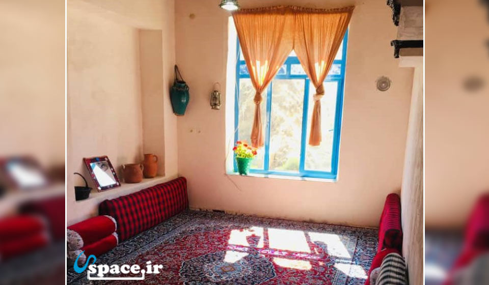 نمای داخلی اتاق اقامتگاه بوم گردی رونیا - سنندج - روستای توریور